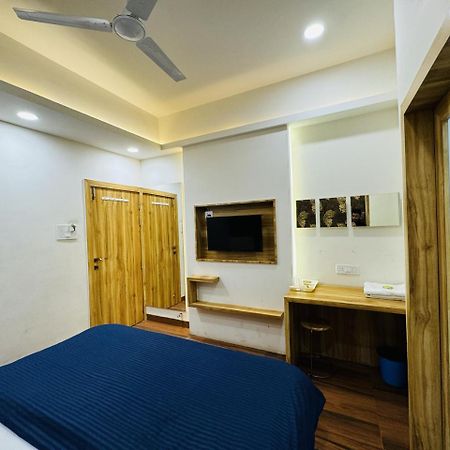Hotel Shree Mahakal Krapa ウッジャイン エクステリア 写真
