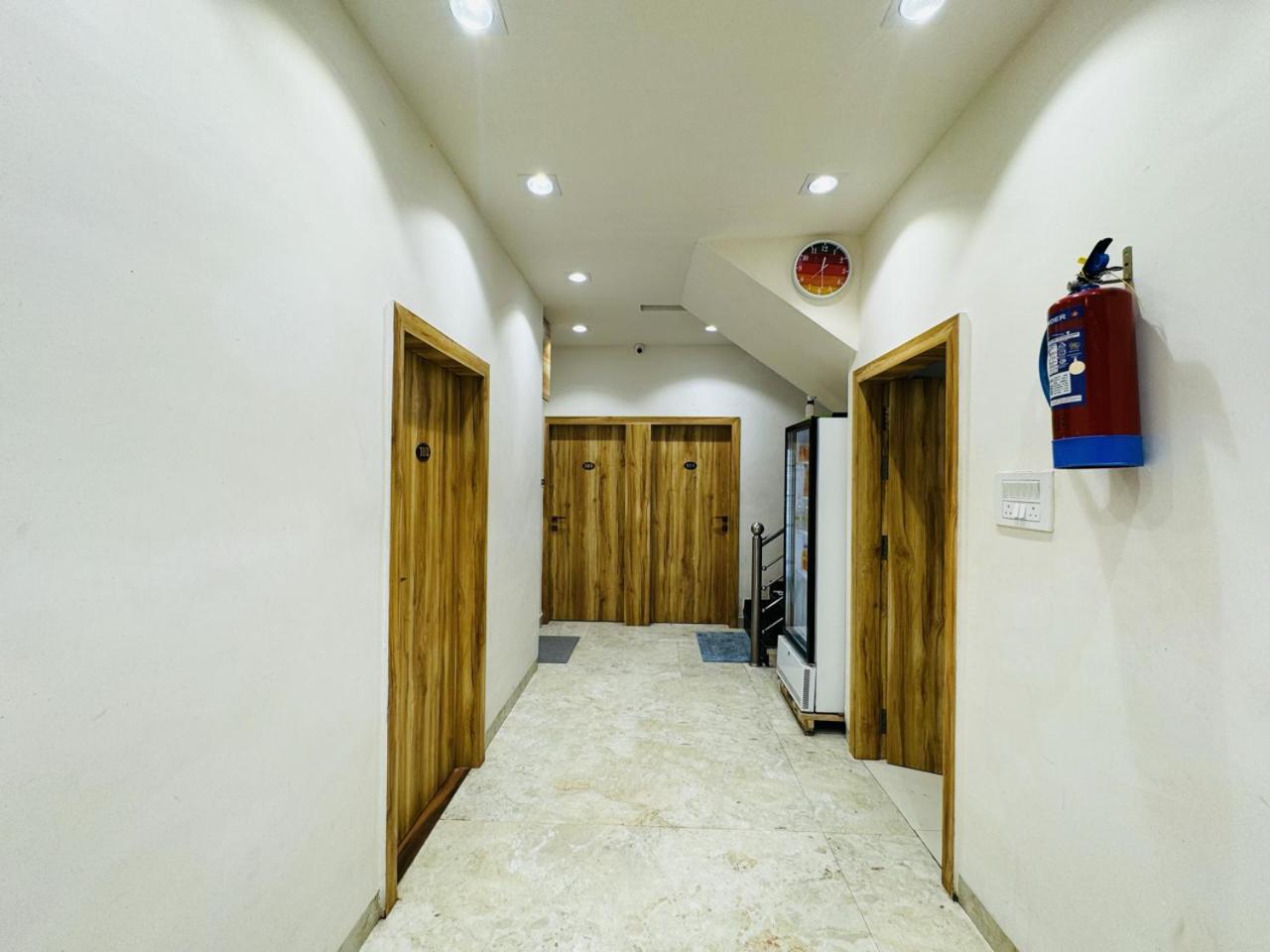 Hotel Shree Mahakal Krapa ウッジャイン エクステリア 写真